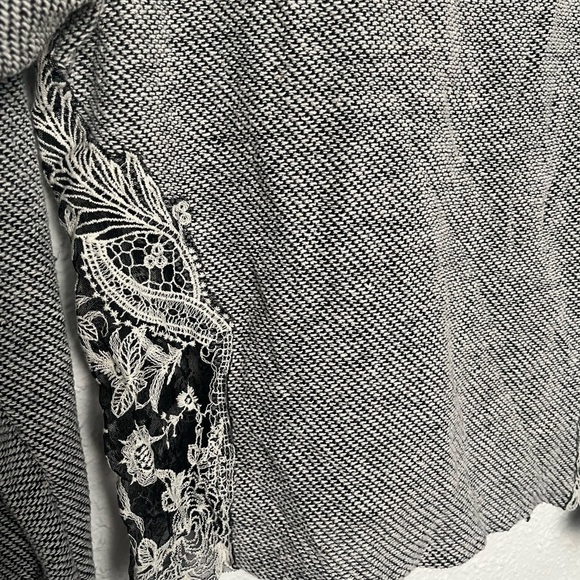 Urban Outfitters Gray Women's sweater Lace Detail - Picture 5 of 5